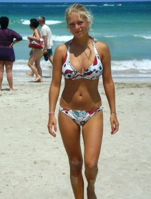 Sweet bikini babes